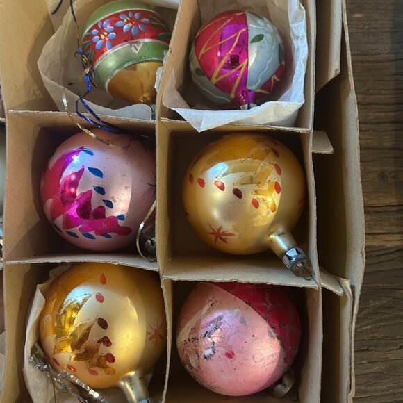 Vintage Christmas Festive Glass Indent Reflector Ornaments – Set of 12, Boxed - Picture 4 of 6